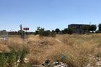 Land for sale at Calle de San Ezequiel, 13, Villaverde, Madrid, 28021 with building, sky, plant, property, plant community, ecoregion, natural environment, natural landscape, land lot and vegetation around