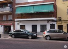 Retail for rent at Zona Centro, Torrejón de Ardoz, Madrid, 28850 with car, tire, building, automotive parking light, wheel, land vehicle, vehicle, automotive tire, window and automotive design around