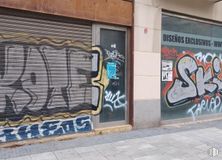 Retail for rent at Paseo Melancólicos, Arganzuela, Madrid, 28005 with fixture, building, paint, wall, art, font, facade, tints and shades, art paint and graffiti around