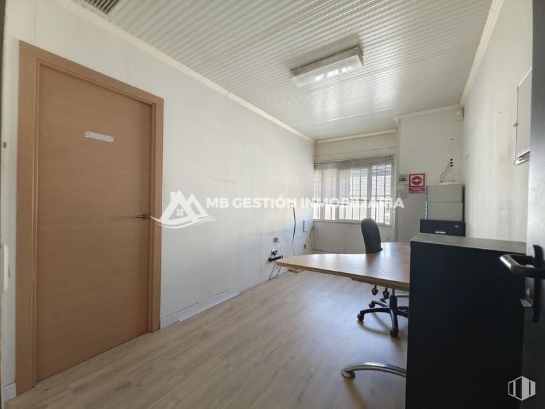 Industrial for sale at Polígono Industrial Villa Azaña, Numancia de la Sagra, Toledo, 45230 with door, window, light fixture, lighting, fixture, building, wood, interior design, architecture and flooring around