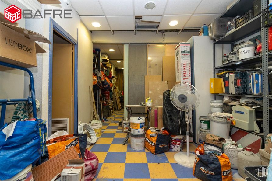 Local en venta en Calle San Raimundo, Tetuán, Madrid, 28039 con ventilador mecánico, mueble, bolsa, equipaje y bolsos, propiedad, interiorismo, edificio, suelo, diseño automovilístico y suelos alrededor