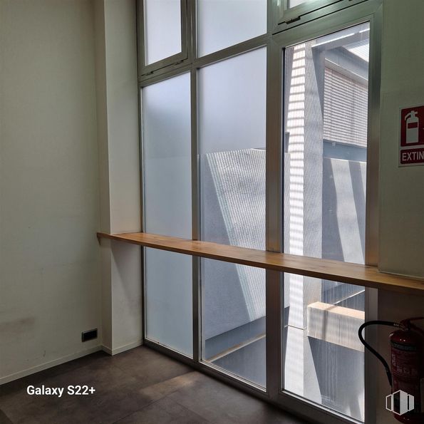 Oficina en alquiler en Calle Emilio Muñoz, 3, San Blas - Canillejas, Madrid, 28037 con accesorio, ventana, madera, sombra, persiana de la ventana, interiorismo, edificio, suelo, suelos y fachada alrededor