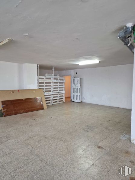 Local en venta en Avenida Doctor Toledo, Las Rozas de Madrid, Madrid, 28230 con edificio, piso, pavimentos, pasillo, accesorio, madera, techo, hormigón, espacio y material compuesto alrededor