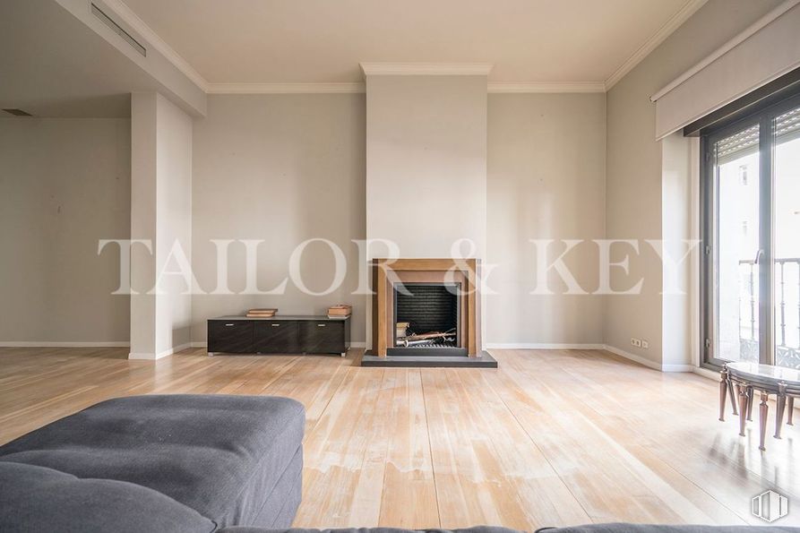 Oficina en alquiler y venta en Calle Serrano, Salamanca, Madrid, 28001 con chimenea, suelos, suelo, interiorismo, madera, techo, suelos de madera, habitación, apartamento y Inicio alrededor