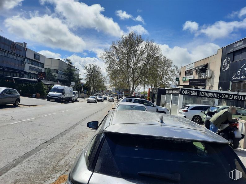 Local en alquiler en Zona Európolis, Las Rozas de Madrid, Madrid, 28230 con coche, nube, cielo, vehículo terrestre, durante el día, vehículo, rueda, edificio, vehículo de motor y asfalto alrededor