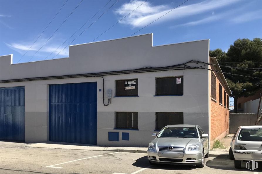 Nave en alquiler en Calle Atienza, 10, Fuenlabrada, Madrid, 28946 con coche, ventana, puerta, casa, cielo, luz de estacionamiento, nube, vehículo, edificio y durante el día alrededor