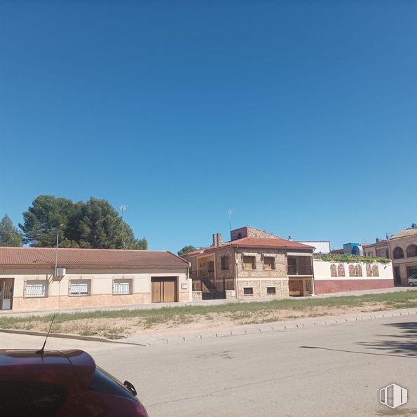 Land for sale at Centro Urbano, Villamayor de Santiago, Cuenca, 16415 with car, building, house, sky, cloud, plant, window, asphalt, tree and road surface around