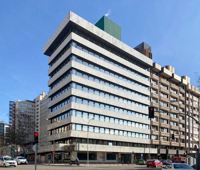 Oficina en alquiler en Calle Orense, 70, Tetuán, Madrid, 28020 con edificio, cielo, coche, propiedad, día, vehículo, bloque de torre, rascacielos, diseño urbano y arquitectura alrededor