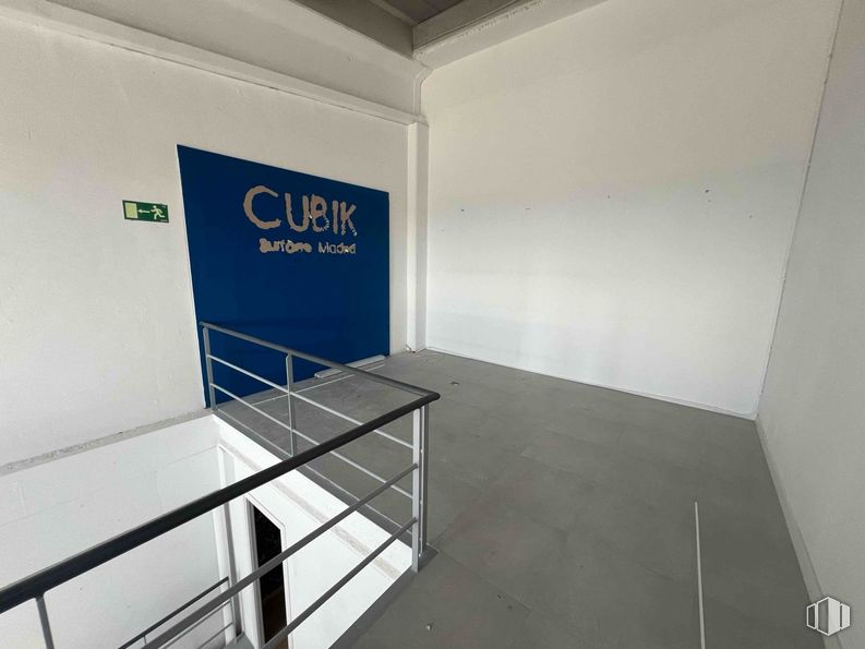 Industrial for rent at Polígono industrial San Fernando, San Fernando de Henares, Madrid, 28830 with building, flooring, fixture, floor, composite material, space, glass, ceiling, rectangle and metal around