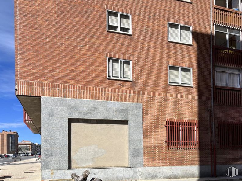 Retail for sale & for rent at Calle Hornos Caleros, Ávila, 05001 with window, 1d barcode, building, property, wood, brickwork, urban design, brick, wall and door around