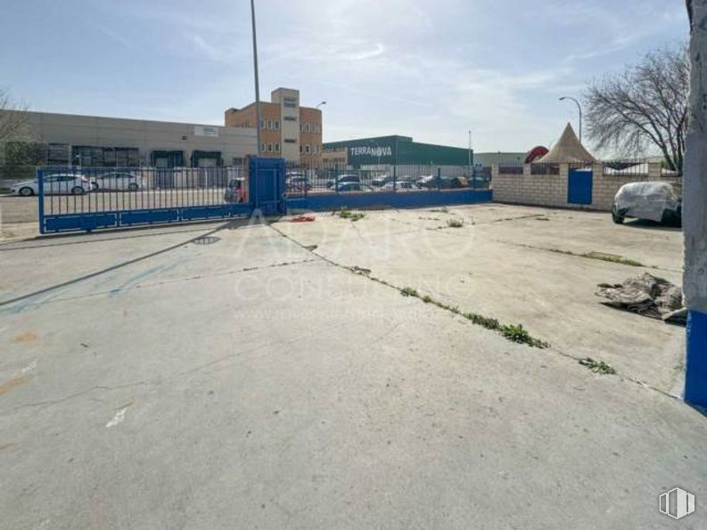 Nave en alquiler en Polígono industrial San Marcos, Getafe, Madrid, 28906 con edificio, cielo, nube, asfalto, superficie de la carretera, árbol, gas, aparcamiento, carretera y planta alrededor