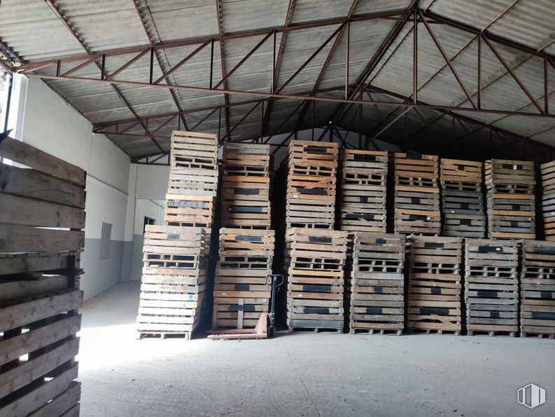 Industrial for sale at Paseo Estación, Villasequilla, Toledo, 45740 with packaged goods, wood, floor, material property, beam, rectangle, shade, building, flooring and commercial building around