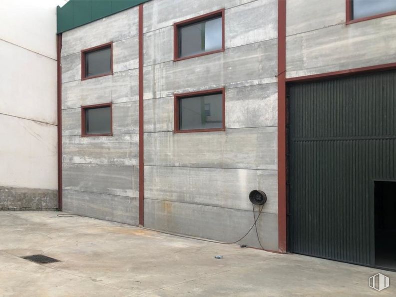 Nave en venta en Polígono Industrial Campo Nuevo, Cobeña, Madrid, 28863 con ventana, edificio, durante el día, accesorio, madera, albañilería, ladrillo, superficie de la carretera, asfalto y barrio alrededor