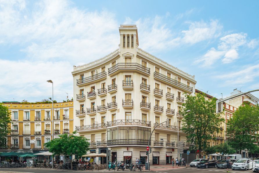 Oficina en alquiler en Glorieta Quevedo, Chamberí, Madrid, 28015 con edificio, cielo, nube, árbol, luz de la calle, ventana, casa, diseño urbano, vía pública y fachada alrededor