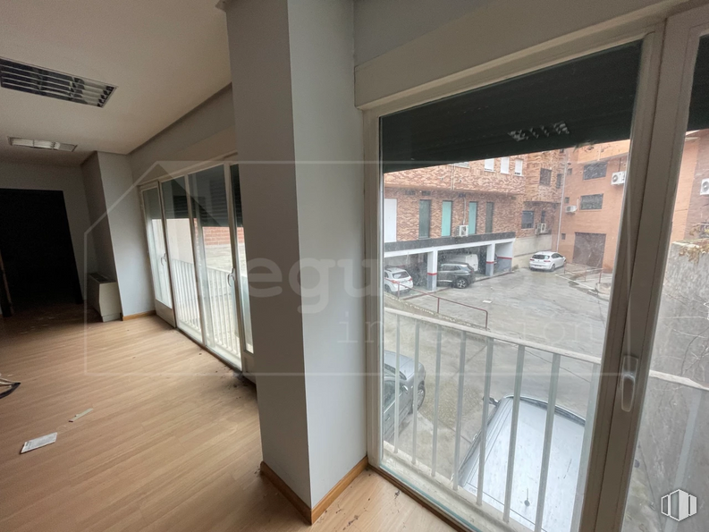 Local en venta en Calle Escuelas Católicas, 1, Las Rozas de Madrid, Madrid, 28230 con edificio, ventana, accesorio, madera, interiorismo, suelo, exterior del automóvil, suelos, puerta y neumático alrededor