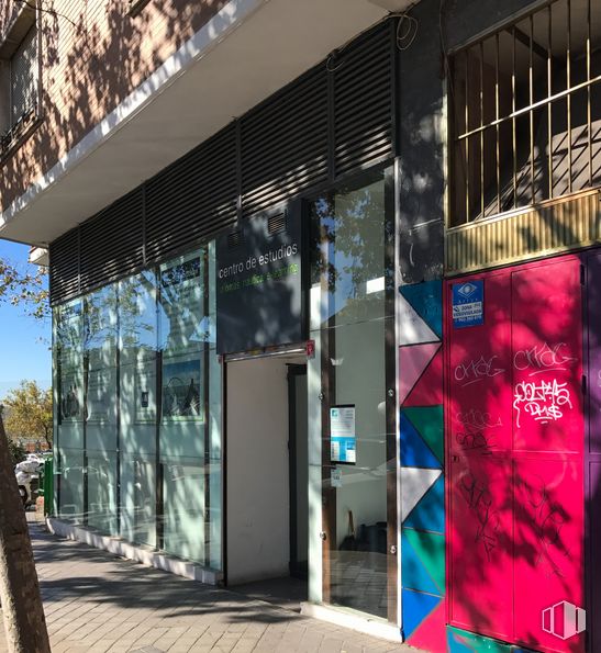 Oficina en venta en Calle Marqués de Lema, Chamberí, Madrid, 28003 con sombra, fachada, árbol, tintes y tonos, ciudad, vidrio, acera, diseño urbano, arte y metal alrededor