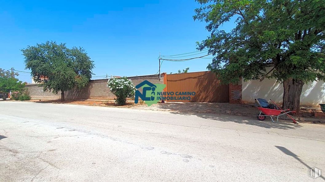 Suelo en venta en Avenida Hontanilla, 50, Los Hinojosos, Cuenca, 16417 con silla, planta, cielo, superficie de la carretera, asfalto, árbol, sombra, paisaje, tintes y matices y carretera alrededor