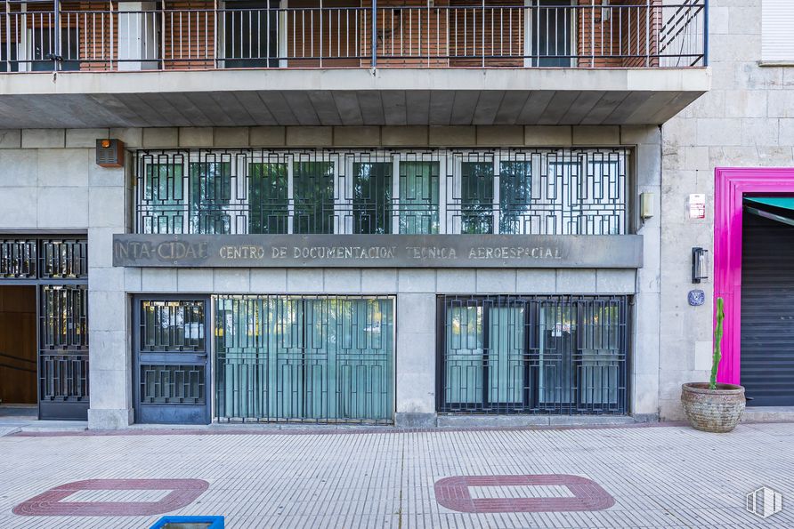 Local en venta en Paseo Pintor Rosales, 34, Moncloa - Aravaca, Madrid, 28008 con edificio, azul, diseño urbano, pared, barrio, ventana, fachada, inmobiliario, ciudad y simetría alrededor