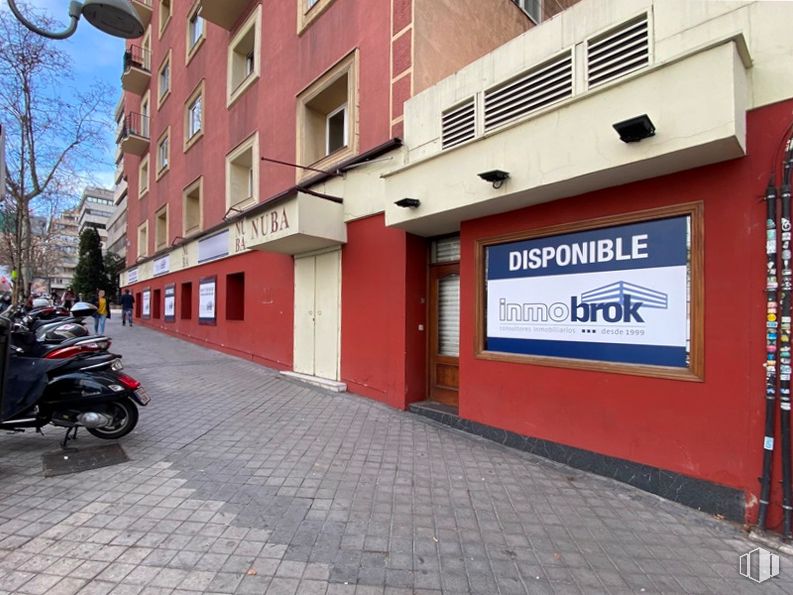 Local en venta en Calle María de Molina, Salamanca, Madrid, 28006 con motocicleta, edificio, rueda, neumático, ventana, vehículo, cielo, neumático automotriz, vehículo motorizado y infraestructura alrededor