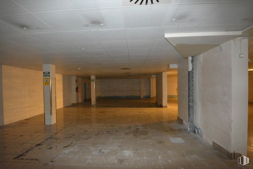 Industrial for sale at Avenida Industria, 177(P), Numancia de la Sagra, Toledo, 45230 with flooring, floor, ceiling, concrete, tile flooring, column, building material, hall, light fixture and plaster around