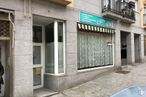 Retail for sale at Calle Pozas, 48, San Lorenzo de El Escorial, Madrid, 28200 with window, property, building, sidewalk, real estate, facade, house, road, font and automotive lighting around