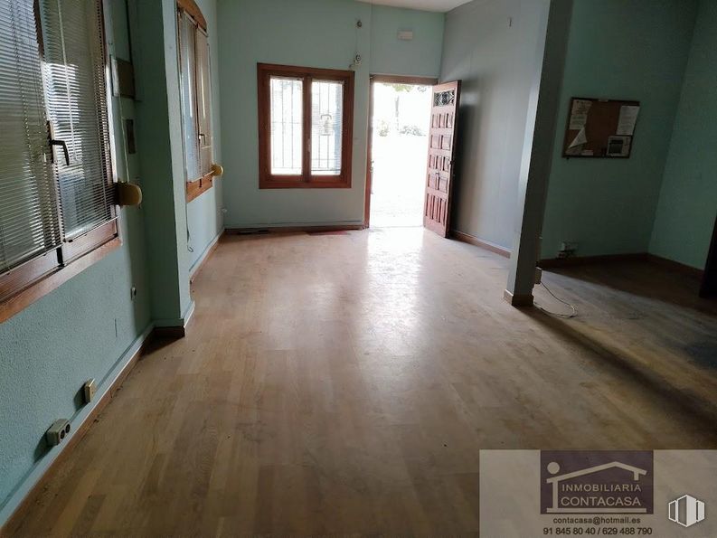 Local en alquiler y venta en Plaza Pueblo, 10, Colmenar Viejo, Madrid, 28770 con ventana, propiedad, edificio, accesorio, madera, suelos, hall, interiorismo, suelo y tinte para madera alrededor