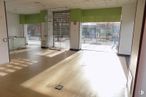 Retail for rent at Plaza Encuentro, 3, Moratalaz, Madrid, 28030 with floor, flooring, composite material, glass, tile flooring, transparency, tile, building material, design and cleanliness around