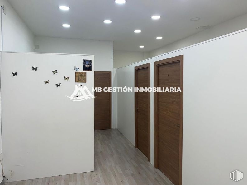 Local en alquiler y venta en Calle Portugal, Fuenlabrada, Madrid, 28942 con accesorio, interiorismo, suelo, suelos, arte, madera, fuente, techo, espacio y rectángulo alrededor