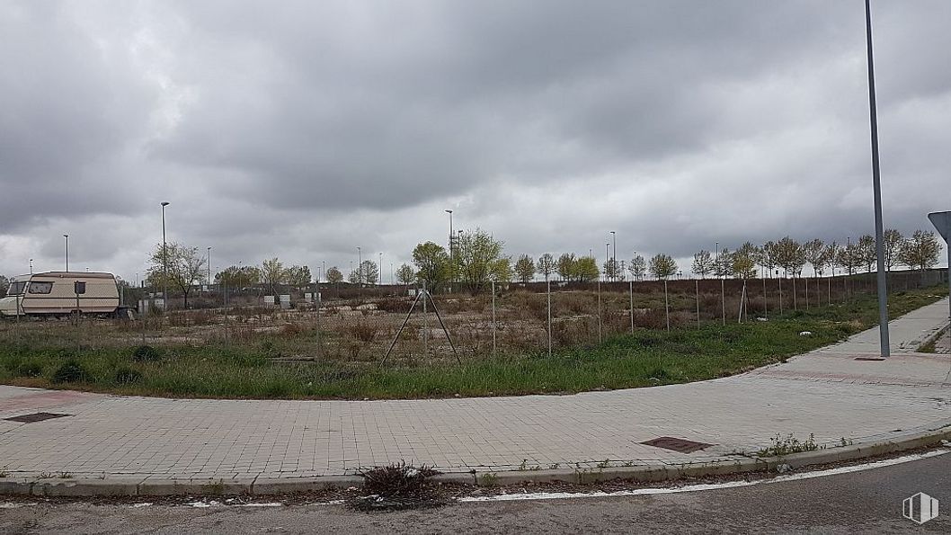 Land for sale at P.I. Ciudad del Automóvil, Leganés, Madrid, 28917 with sky, cloud, plant, land lot, road surface, tree, asphalt, landscape, city and road around