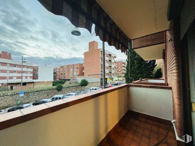 Oficina en alquiler en Calle Marqués Valdavia, Alcobendas, Madrid, 28100 con edificio, durante el día, ventana, cielo, planta, arquitectura, interiorismo, sombra, accesorio y madera alrededor