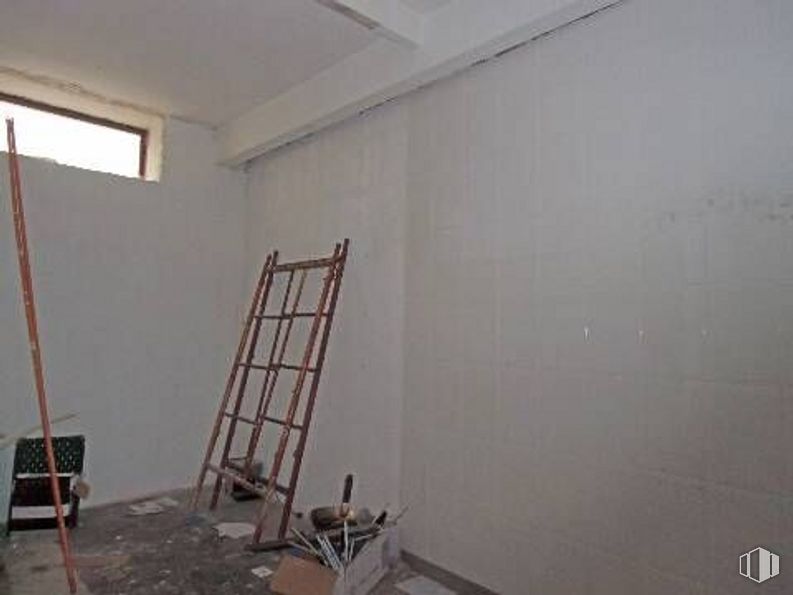 Local en venta en Los Tiradores-Centro, Cuenca, 16001 con ventana, escalera, edificio, accesorio, pintura, madera, piso, suelo, material compuesto y material de construcción alrededor