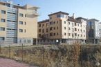 Land for sale at Calle Moshe León, Arévalo, Ávila, 05200 with building, sky, plant, property, window, land lot, urban design, condominium, fixture and tower block around