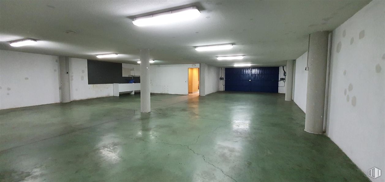 Nave en venta en Calle Alquimia, 14, Móstoles, Madrid, 28933 con lámpara, alumbrado, edificio, hall, accesorio, suelos, aparcamiento, hormigón, techo y material compuesto alrededor