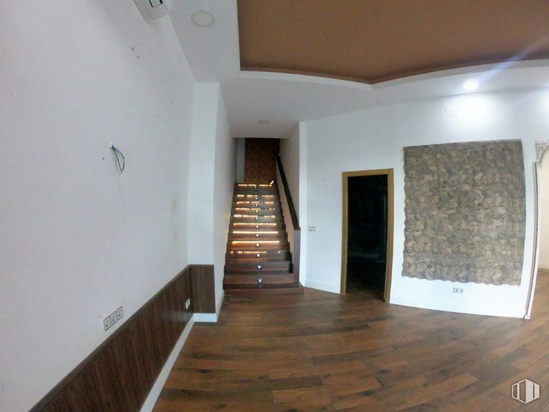 Local en alquiler en Carretera de Canillas, Hortaleza, Madrid, 28043 con puerta, edificio, escaleras, accesorio, hall, madera, suelos, suelo, pared y tinte para madera alrededor