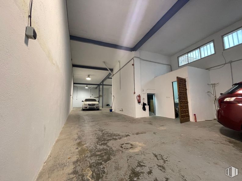 Nave en alquiler y venta en Calle Calvario, 1, Morata de Tajuña, Madrid, 28530 con ventana, coche, luz de estacionamiento, neumático, rueda, vehículo, luces traseras y de freno, iluminación del automóvil, edificio y diseño automovilístico alrededor