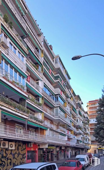 Local en alquiler en Avenida Alcalde José Aranda, 53, Alcorcón, Madrid, 28924 con coche, cielo, edificio, neumático, rueda, luz de la calle, ventana, vehículo, bloque de torre y diseño urbano alrededor