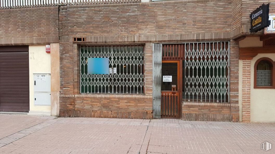 Local en alquiler en Paseo Ezequiel González, Segovia, 40002 con puerta, ventana, madera, albañilería, ladrillo, accesorio, fachada, edificio, material de construcción y puerta de casa alrededor