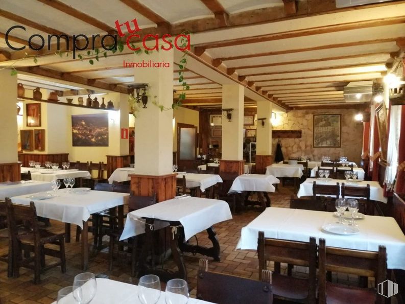 Retail for sale at Calle Conde Sepúlveda, Sepúlveda, Segovia, 40300 with kitchen & dining room table, tableware, chair, table, wine glass, furniture, property, interior design, building and function hall around