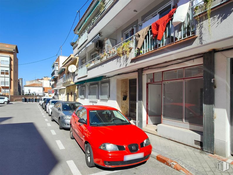 Local en venta en Calle Saturno, Barajas, Madrid, 28042 con coche, rueda, edificio, neumático, vehículo terrestre, vehículo, ventana, iluminación del automóvil, capó y infraestructura alrededor