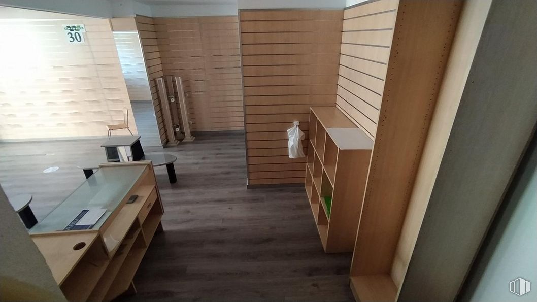 Retail for rent at Zona Centro, Ávila, 05001 with cabinetry, property, wood, fixture, interior design, flooring, floor, building, hardwood and real estate around