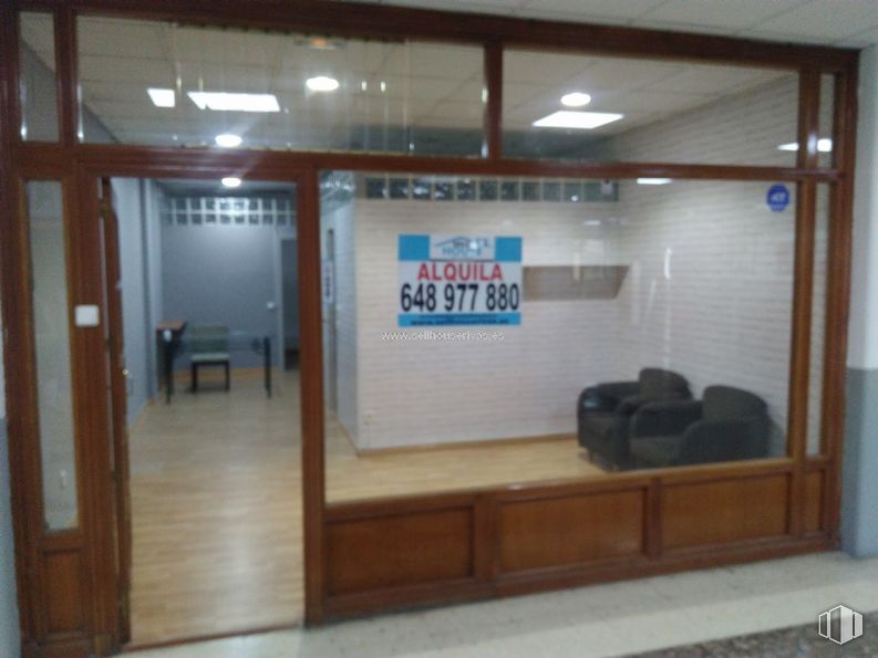 Local en venta en Centro Comercial Zoco, Centro Comercial Zoco, Arganda del Rey, Madrid, 28500 con equipaje y bolsos, puerta, accesorio, diseño de interiores, suelo, gas, maletas y bolsos, evento, techo y madera alrededor