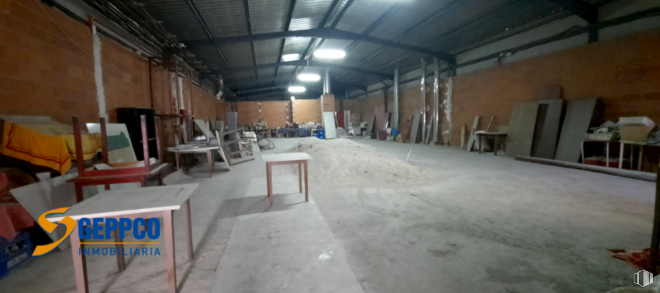 Industrial for sale at Plaza Industrial Carretera Borox Calle D, Esquivias, Toledo, 45221 with table, wood, floor, hall, flooring, fixture, building material, gas, house and concrete around