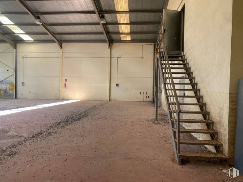 Industrial for sale at Polígono Santa Bárbara, Toledo, 45006 with floor, flooring, composite material, metal, building material, concrete, stairs, daylighting, steel and basement around