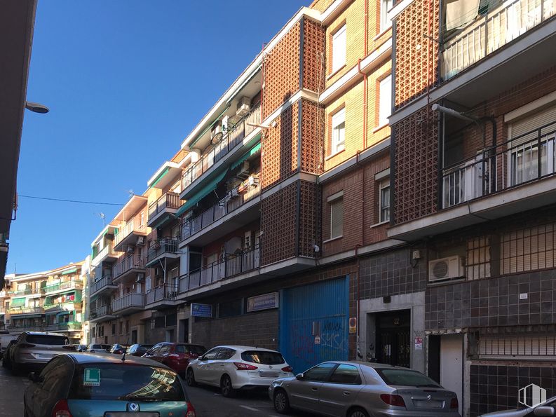 Local en venta en Calle Alejandrina Morán, 24, La Latina, Madrid, 28047 con coche, edificio, cielo, vehículo, rueda, propiedad, ventana, neumático, placa de matrícula del vehículo y infraestructura alrededor