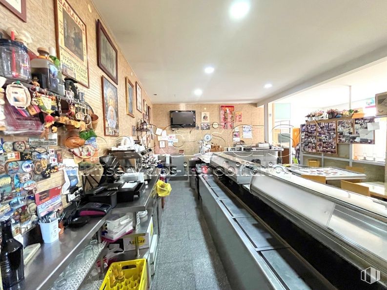 Local en venta en Casco Histórico de Barajas, Barajas, Madrid, 28042 con cliente, venta al por menor, ir de compras, ciudad, tienda, estante, servicio, ingeniería, mercado y pasillo alrededor