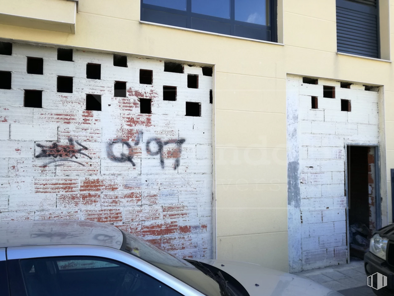 Local en venta en Calle Nueva, 13, Humanes, Guadalajara, 19220 con ventana, coche, durante el día, fotografía, vehículo, luz, capó, negro, iluminación del automóvil y diseño automovilístico alrededor