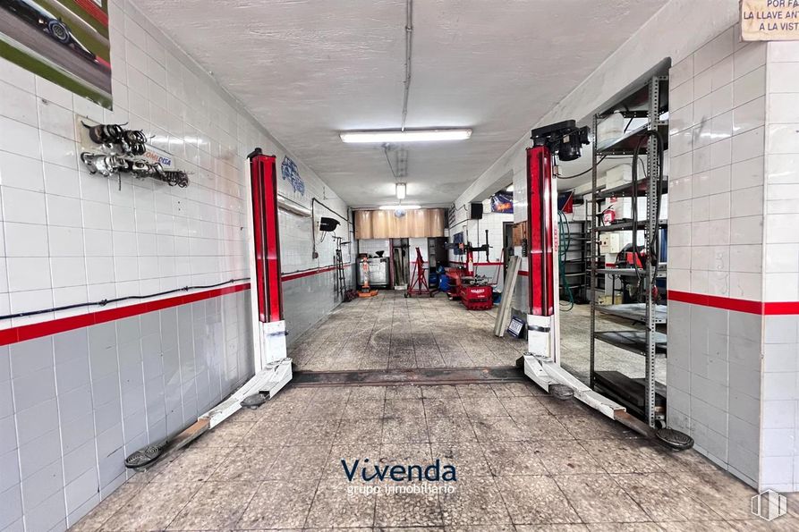 Local en venta en Zona Azorín, Móstoles, Madrid, 28935 con accesorio, suelos, suelo, edificio, techo, evento, carretera, habitación, fachada y simetría alrededor