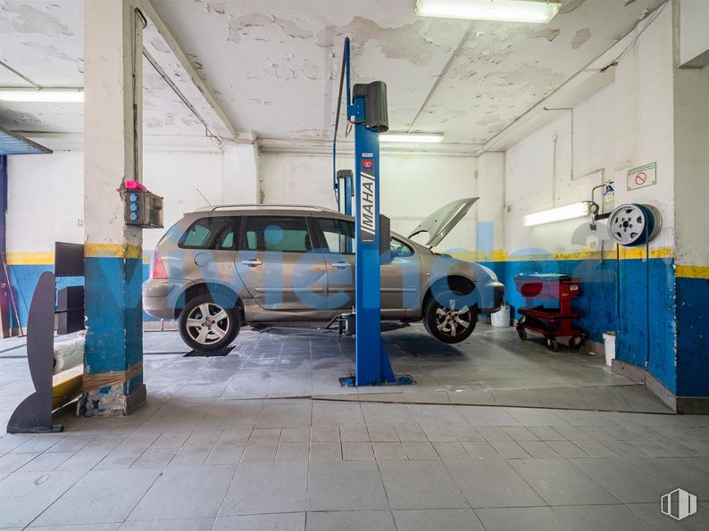 Local en venta en Calle Sandalio López, Fuencarral - El Pardo, Madrid, 28034 con neumático, coche, luz de estacionamiento, rueda, vehículo, vehículo de motor, neumático de automoción, iluminación del automóvil, diseño automovilístico y llanta de aleación alrededor