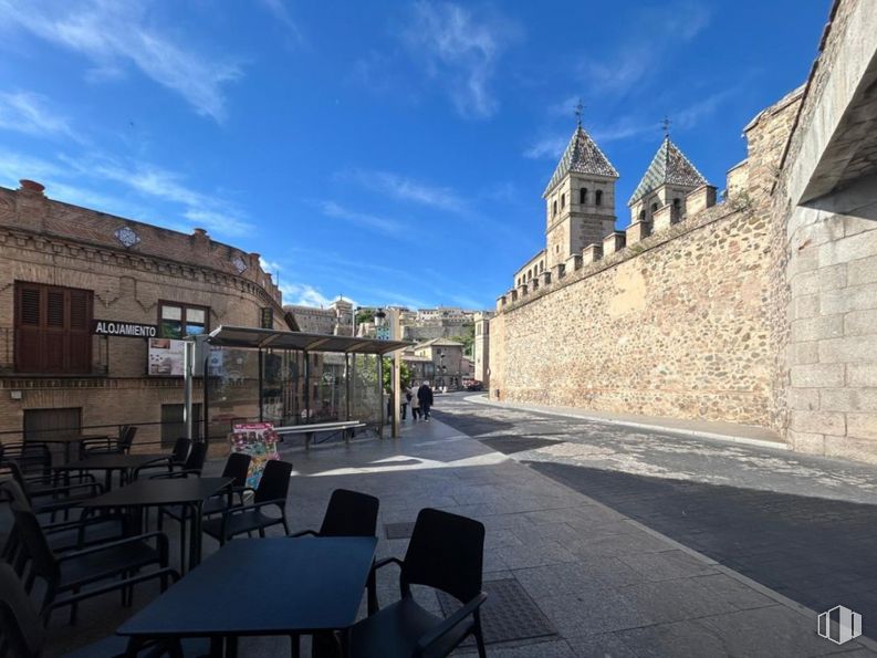 Retail for sale at Casco Histórico, Toledo, 45003 with chair, cloud, sky, furniture, table, road surface, facade, outdoor furniture, road and window around