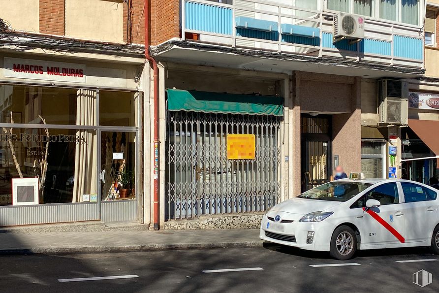 Local en venta en Calle San Lamberto, Ciudad Lineal, Madrid, 28017 con coche, neumático, rueda, vehículo terrestre, vehículo, propiedad, edificio, iluminación automotriz, vehículo de motor y ventana alrededor